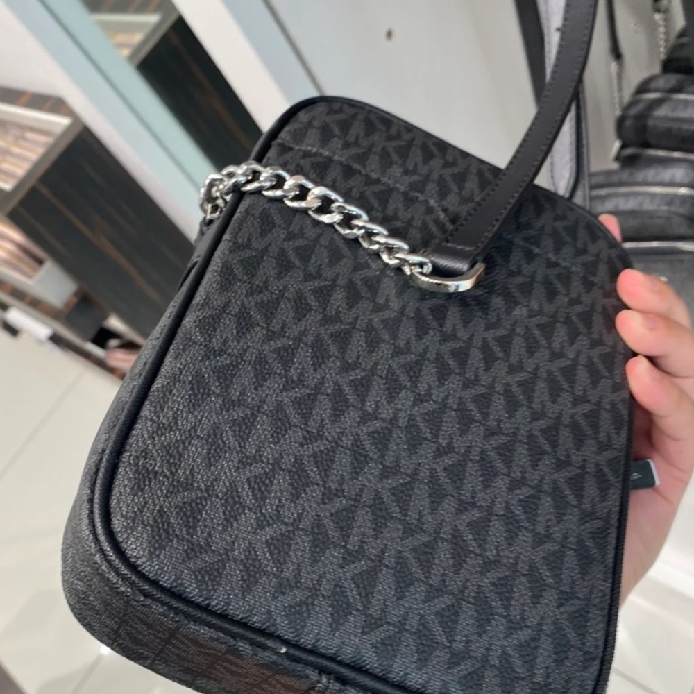 Michael Kors Jet Set Travel Flight Crossbody - Picture 2 of 9